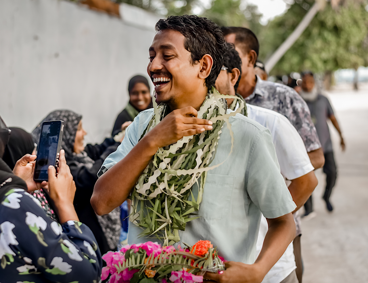 ހާއްސަ އެހީއަށް ބޭނުންވާ ކުއްޖެއްގެ ބައްޕަ ވަޒީފާއިން ވަކިކުރީ ސިޔާސީ ބޭނުމެއްގައިކަމަށްބުނެ އަނބިމީހާ ދާއިރާގެ މެމްބަރާ ދިމާކޮށްފި
